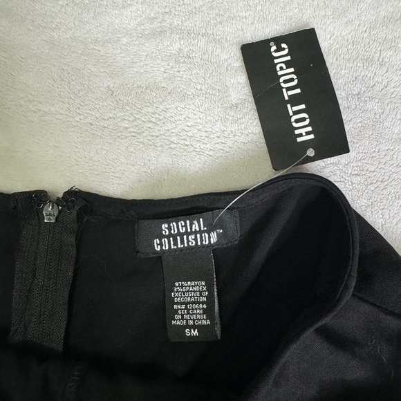 Hot Topic Gothic Ribbon Skirt​​​​​​​ - Picture 3 of 4